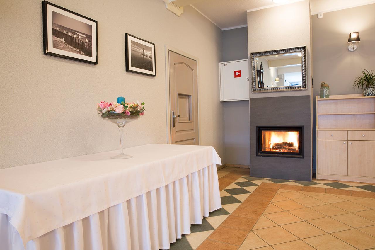 Osrodek Wczasowy Dagmor Bed & Breakfast Ustka Ngoại thất bức ảnh